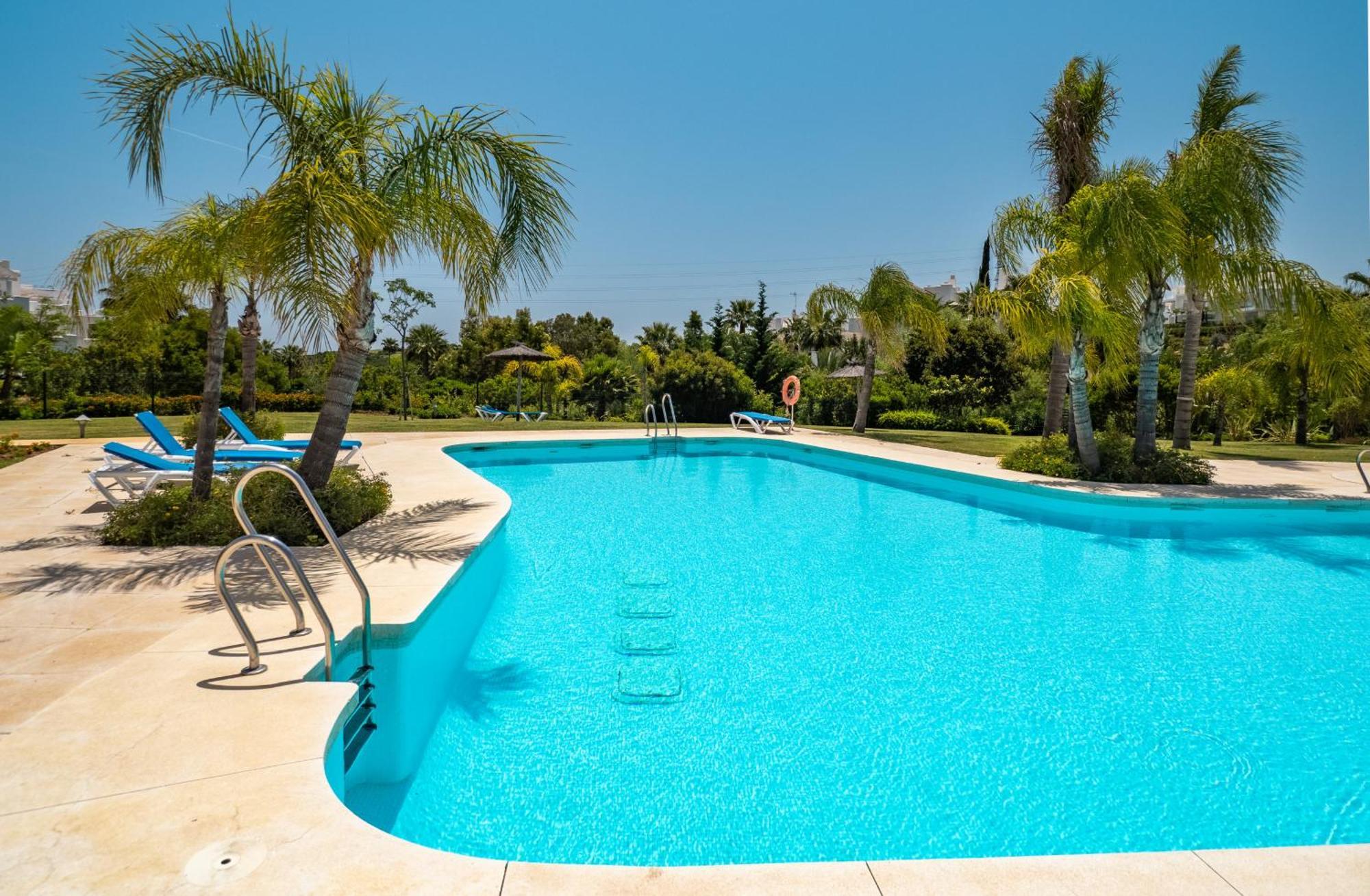 Alcazaba Lagoon 2425 Luxury Private Beach Estepona Exteriör bild